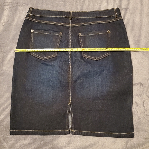 Ladies Dark Stretchy Denium skirt size 8 - Picture 6 of 11